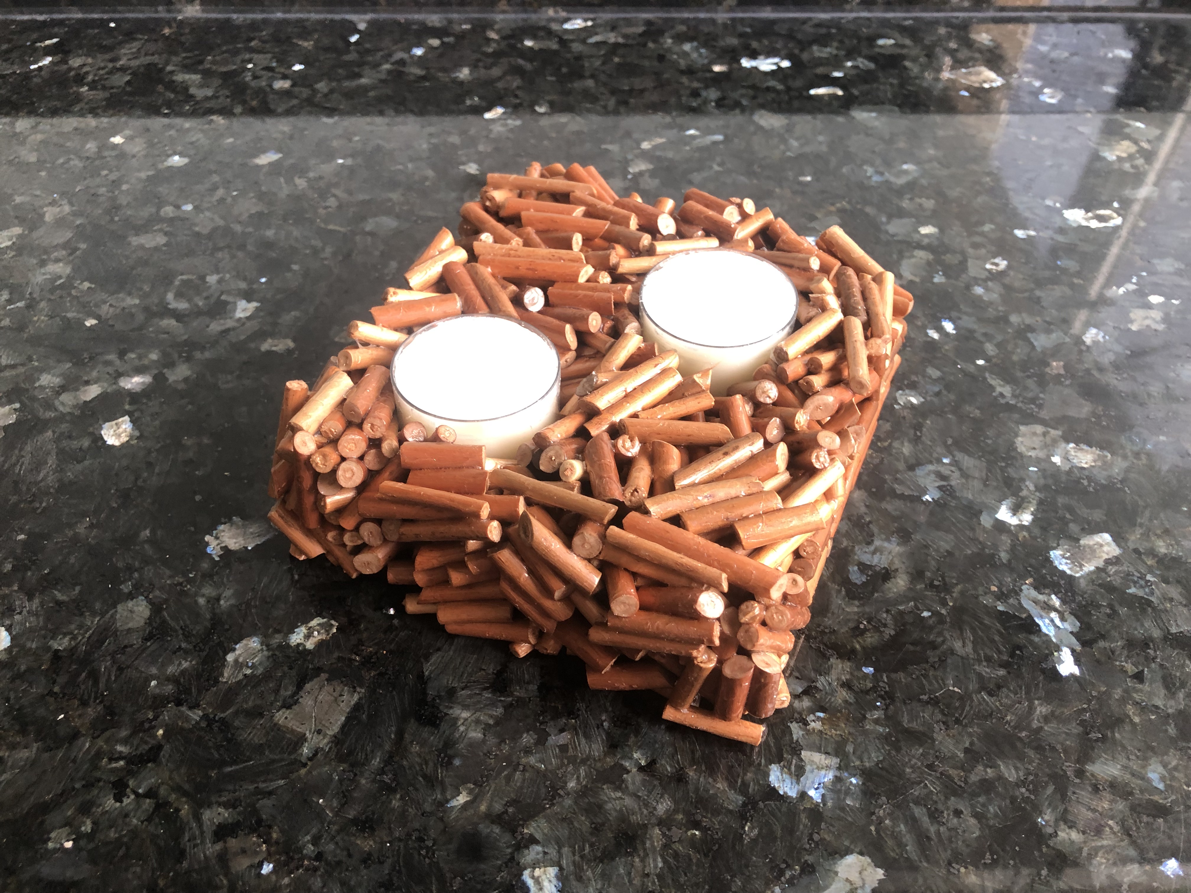 Teelichtwürfel braun 12x12x4cm (mit Holzleim gearbeitet)